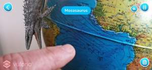 Interaktívny svietiaci glóbus s 3D reliéfom a nočnými súhvezdiami, slovenskými popismi a bezplatnou interaktívnou aplikáciou